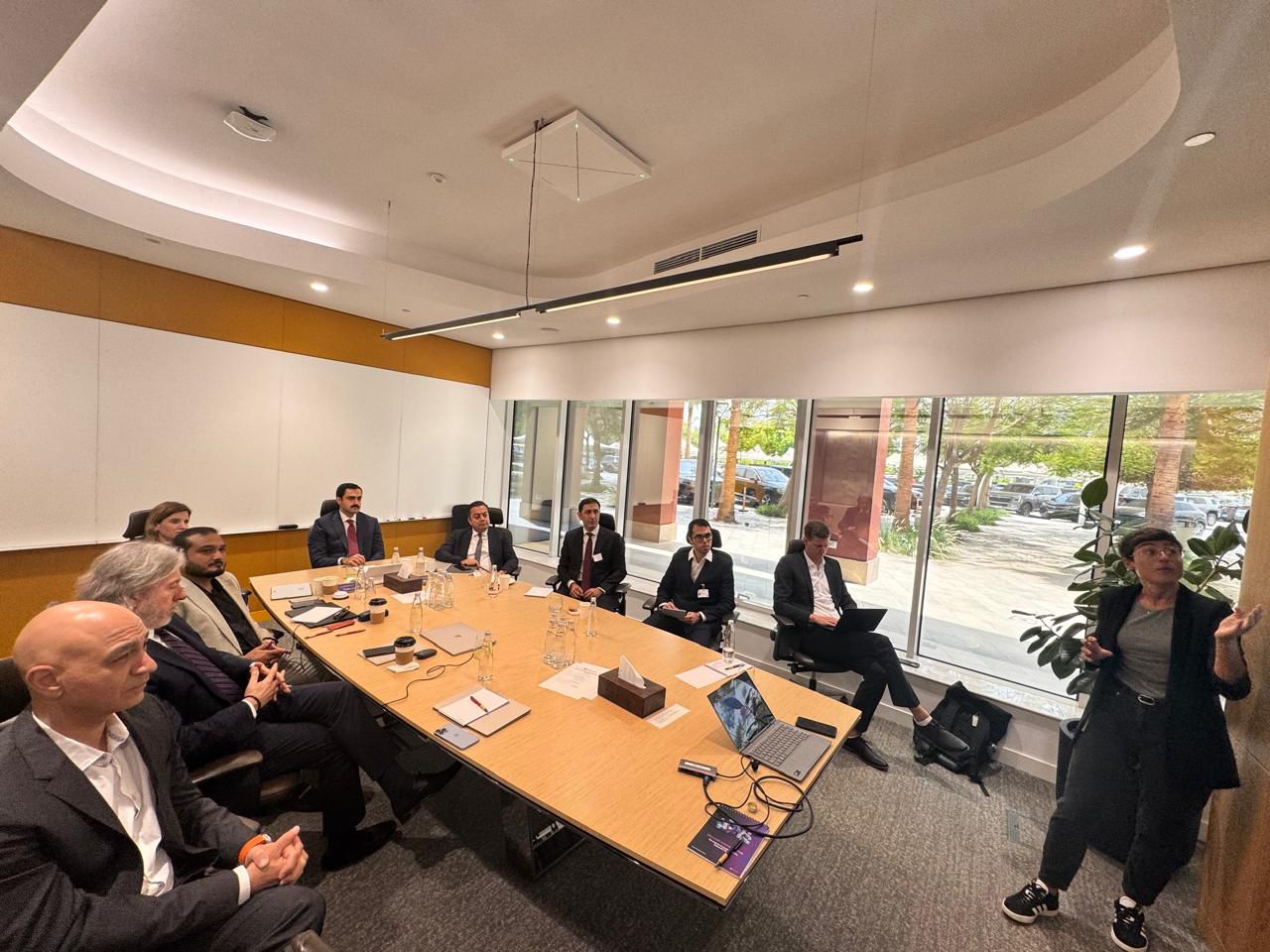 Elm və Təhsil Nazirliyinin nümayəndə heyəti Microsoft İnnovasiya Mərkəzində olub